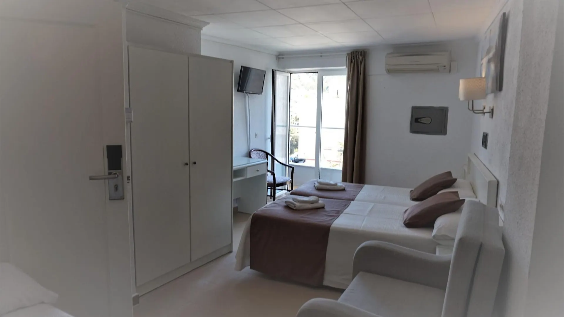 Hotel Hermes Tossa de Mar 0*,